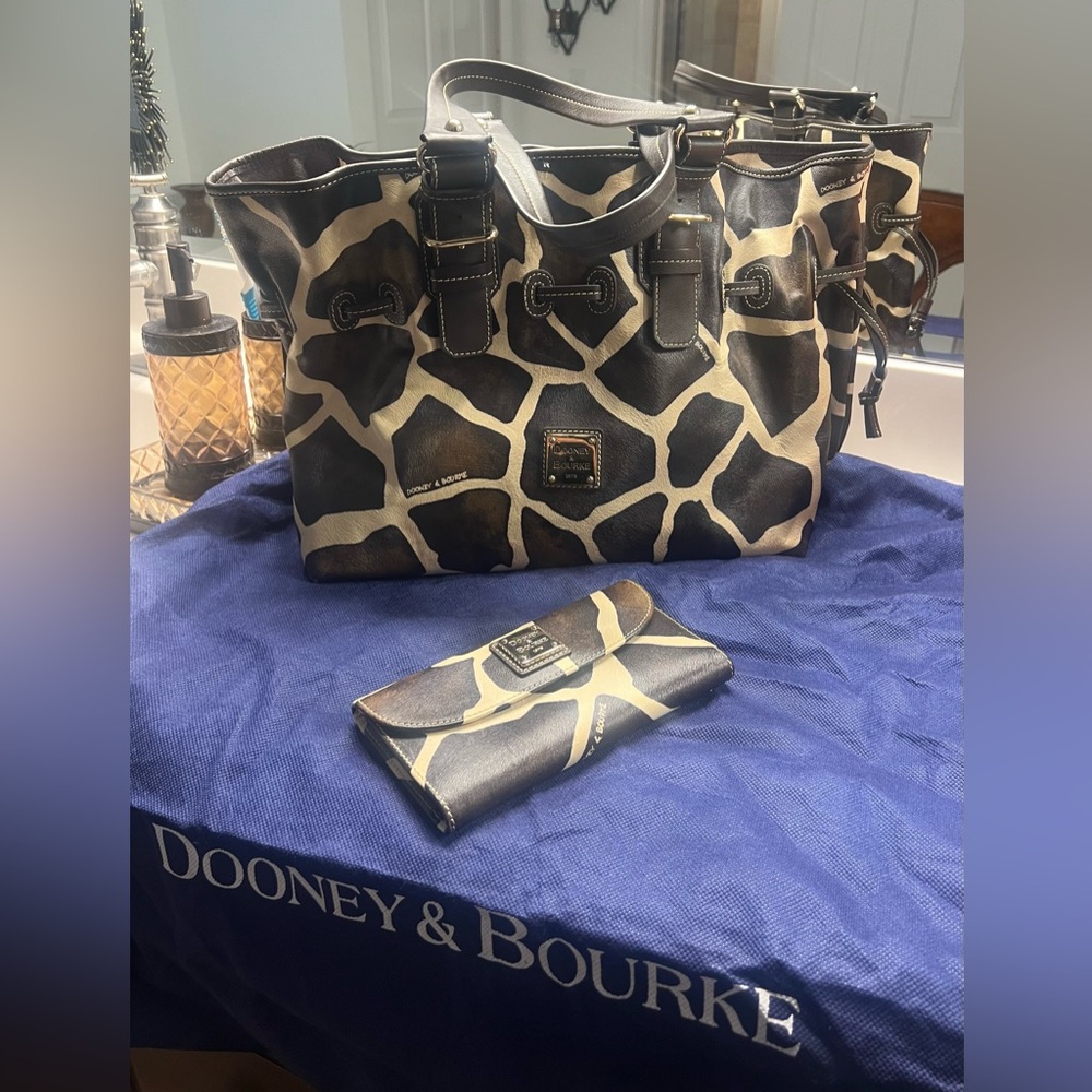 Shoulder bag with wallet